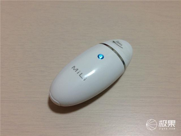 盖子的设计很到位,有个小卡扣,产品随身携带时,盖子不会轻易松开。