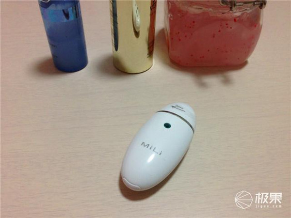 坚持每天使用MiLi Pure来监测肌肤的水分变化,也有助于养成一个合理的的生活习惯。