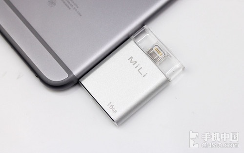 材质上MiLi iData使用与Macbook一样铝合金机身,坚固、轻盈、质感极佳。