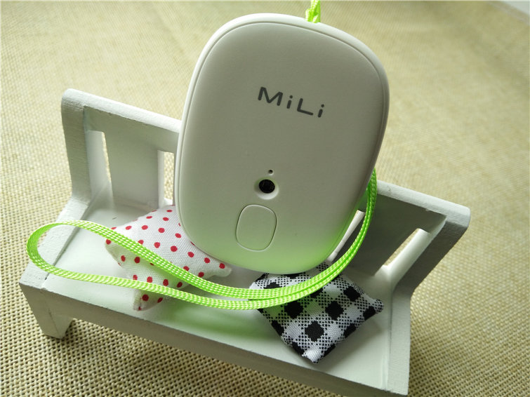 盒子里的主机和挂绳